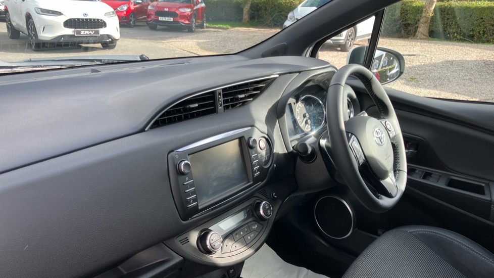 Toyota Yaris 1.5 Hybrid Excel 5dr CVT Hybrid Hatchback - Image 9