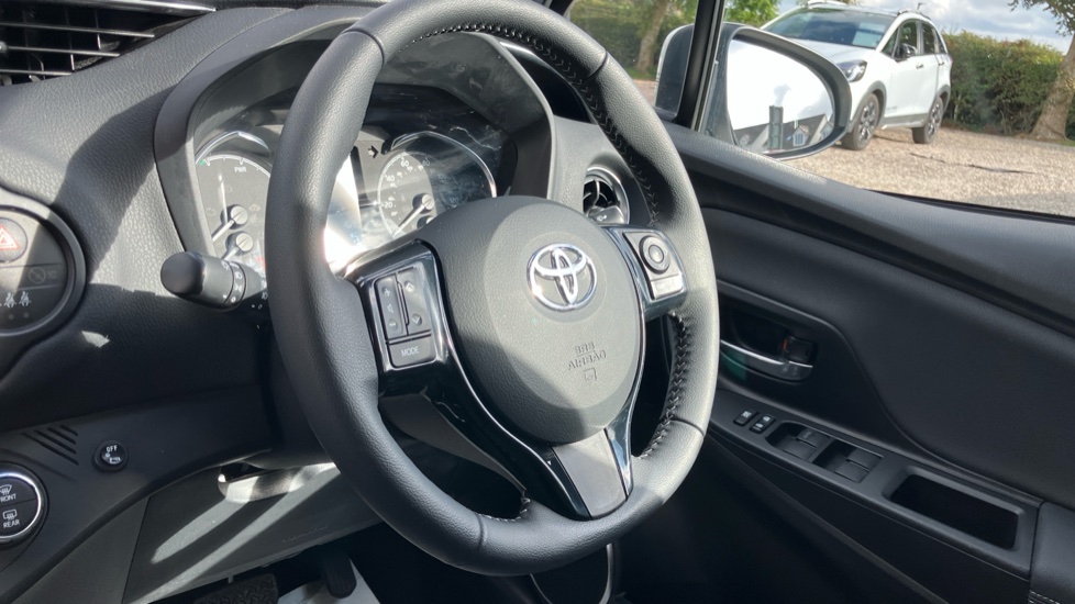 Toyota Yaris 1.5 Hybrid Excel 5dr CVT Hybrid Hatchback - Image 11