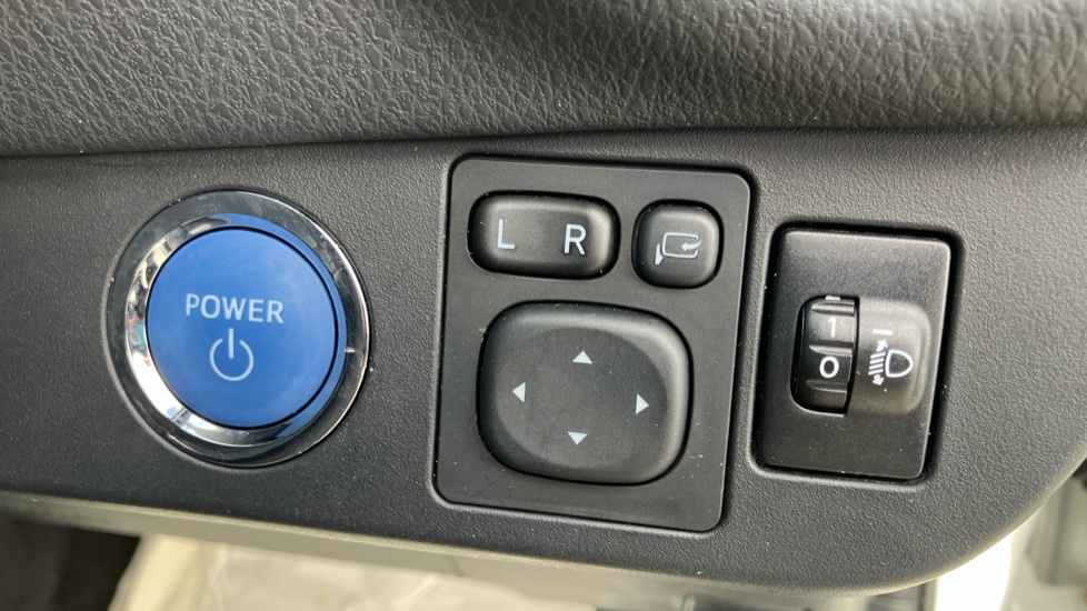 Toyota Yaris 1.5 Hybrid Excel 5dr CVT Hybrid Hatchback - Image 31