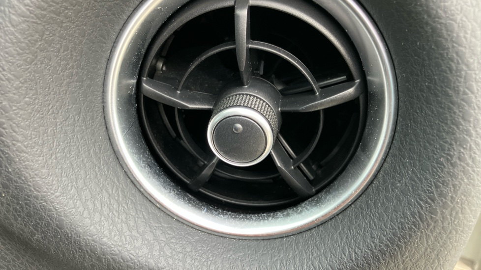 Toyota Yaris 1.5 Hybrid Excel 5dr CVT Hybrid Hatchback - Image 32