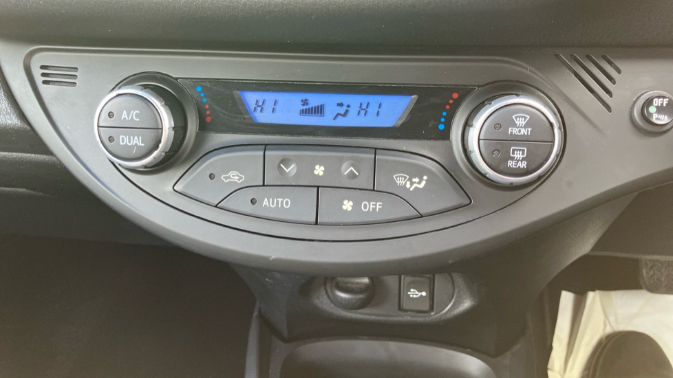 Toyota Yaris 1.5 Hybrid Excel 5dr CVT Hybrid Hatchback - Image 43