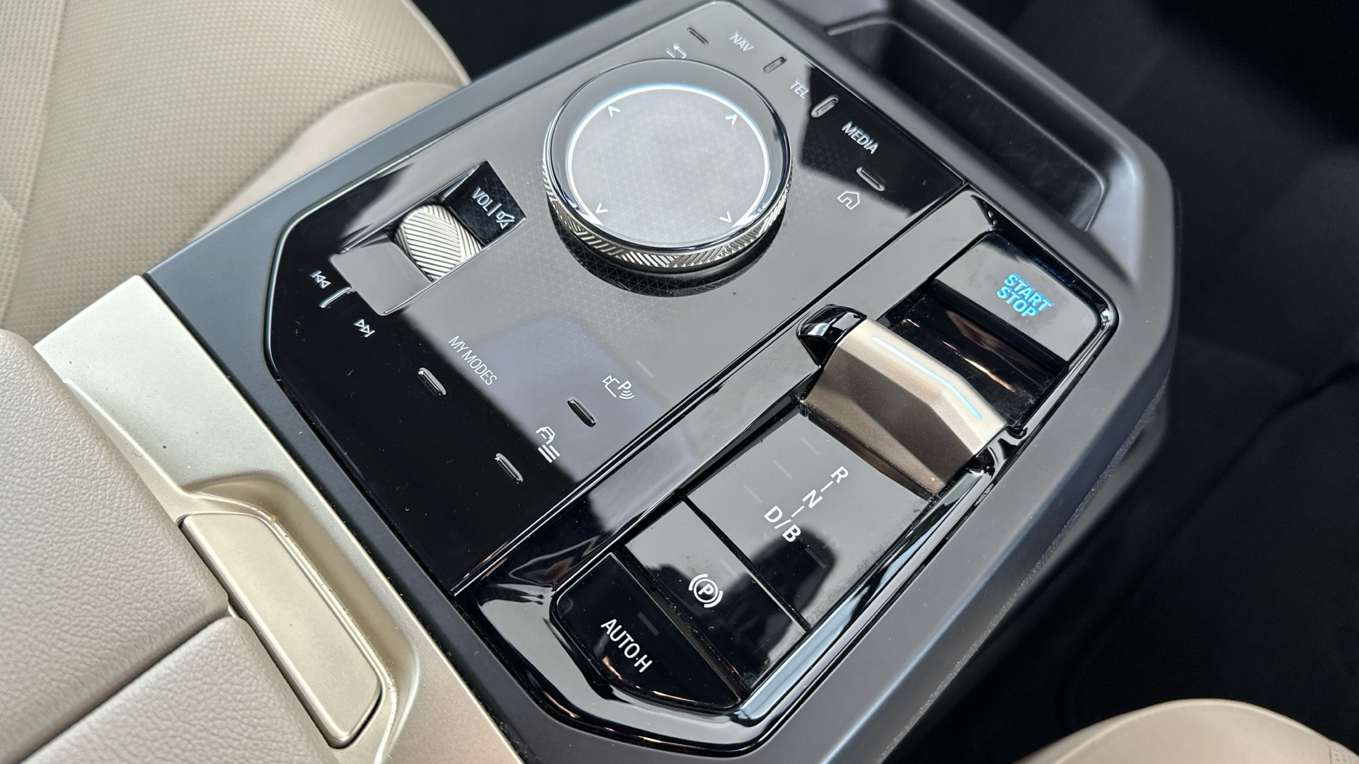 Used BMW iX 40 76.6kWh M Sport Edition Auto xDrive 5dr - Image 10