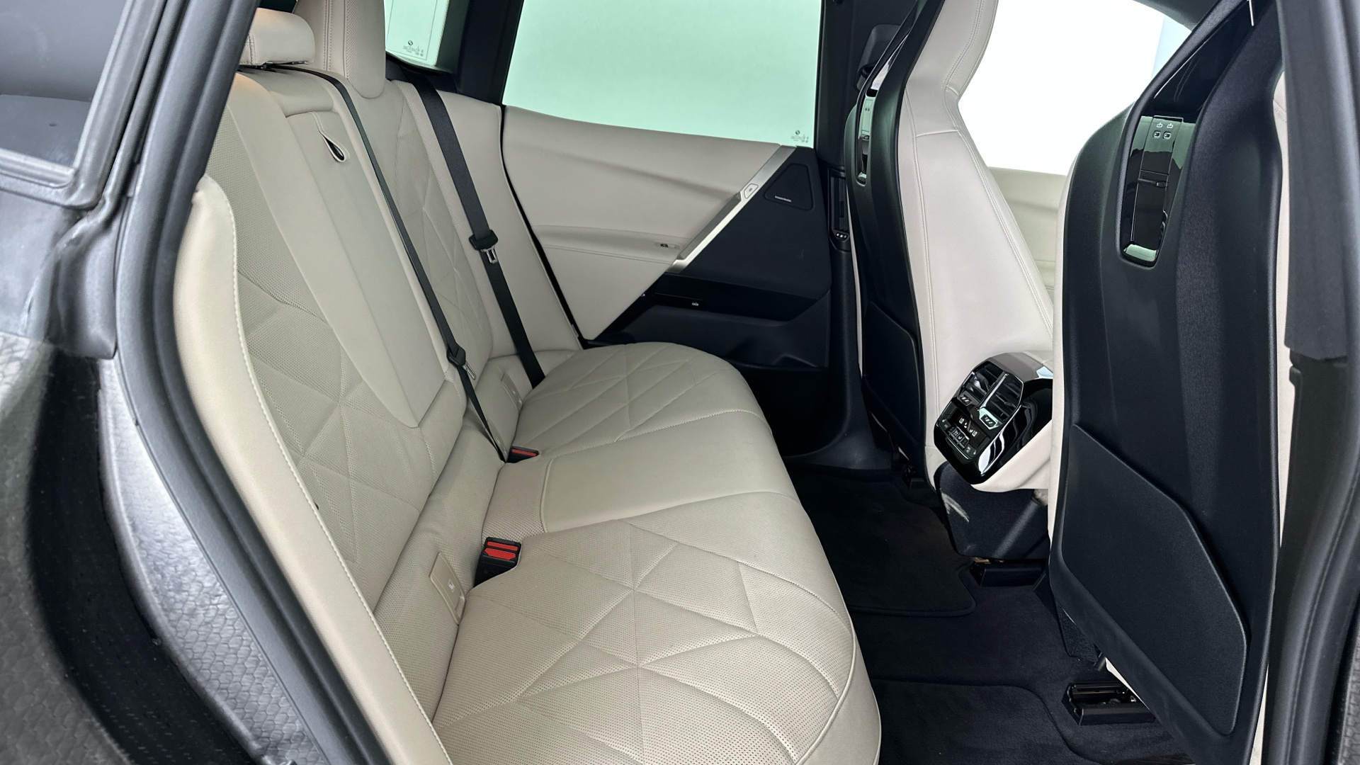 Used BMW iX 40 76.6kWh M Sport Edition Auto xDrive 5dr - Image 12