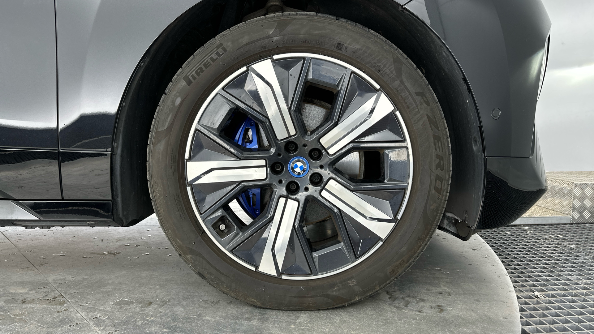 Used BMW iX 40 76.6kWh M Sport Edition Auto xDrive 5dr - Image 14