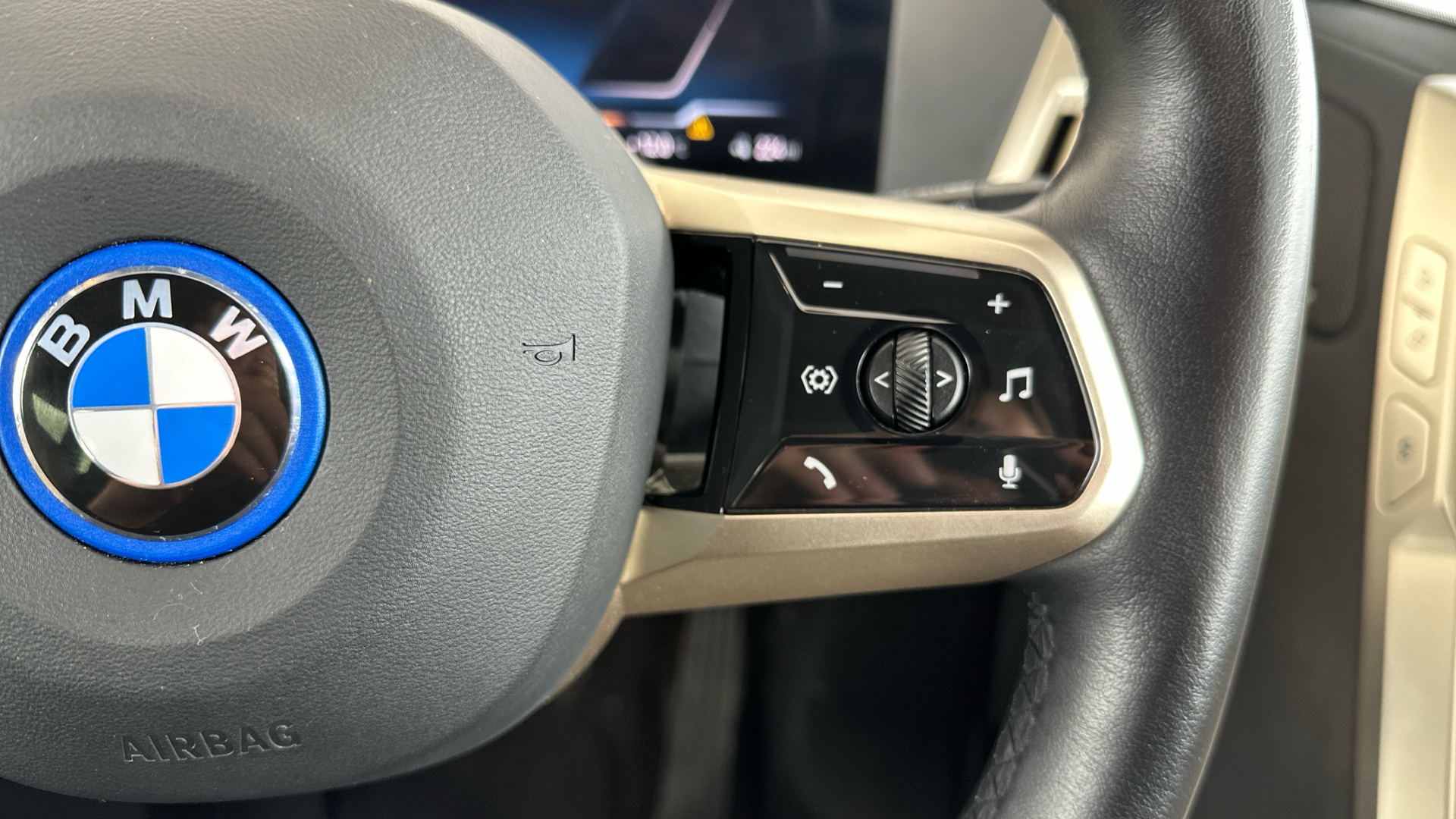 Used BMW iX 40 76.6kWh M Sport Edition Auto xDrive 5dr - Image 18