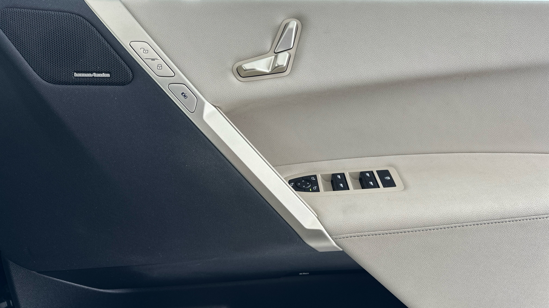 Used BMW iX 40 76.6kWh M Sport Edition Auto xDrive 5dr - Image 20