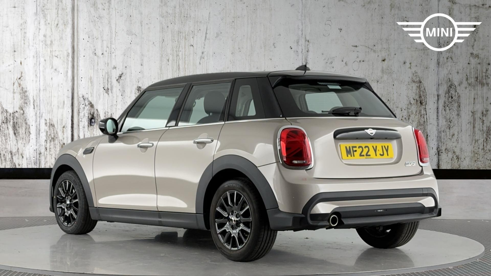 Used MINI 5-Door Hatch 1.5 Cooper Classic Steptronic Euro 6 (s/s) 5dr - Image 3