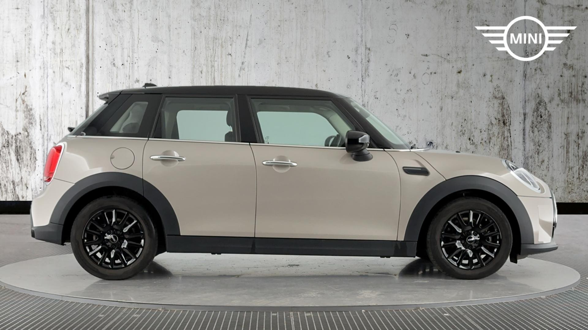 Used MINI 5-Door Hatch 1.5 Cooper Classic Steptronic Euro 6 (s/s) 5dr - Image 4