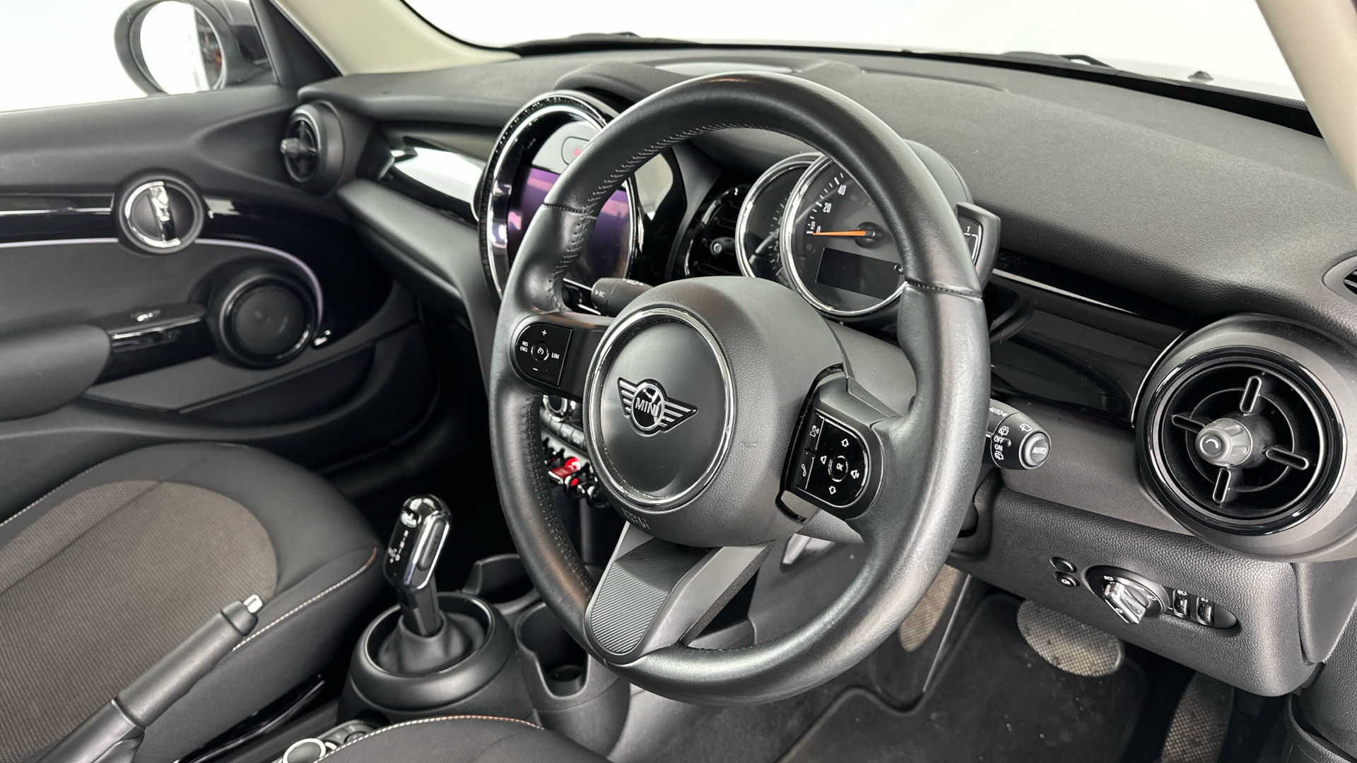 Used MINI 5-Door Hatch 1.5 Cooper Classic Steptronic Euro 6 (s/s) 5dr - Image 7