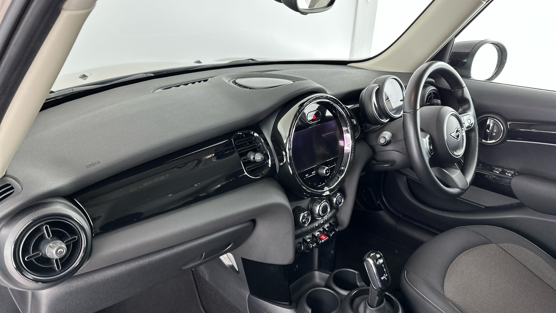 Used MINI 5-Door Hatch 1.5 Cooper Classic Steptronic Euro 6 (s/s) 5dr - Image 8