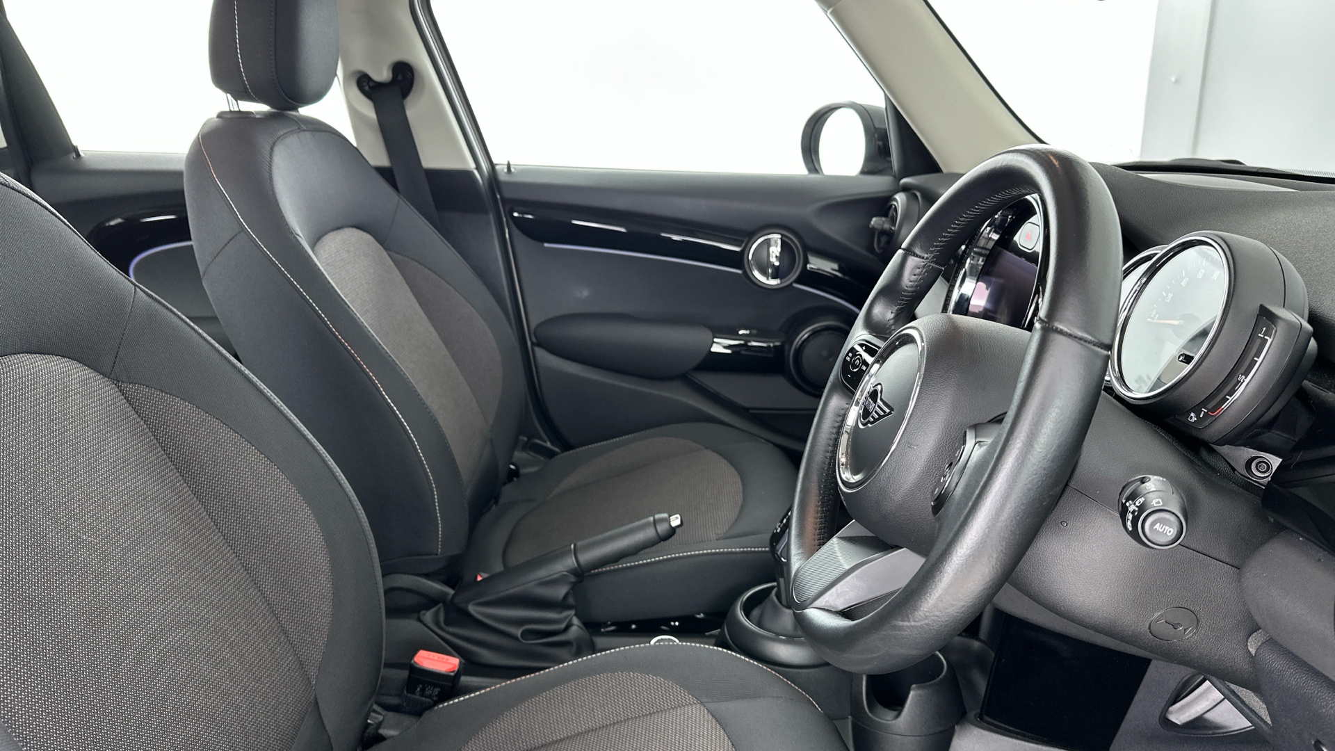 Used MINI 5-Door Hatch 1.5 Cooper Classic Steptronic Euro 6 (s/s) 5dr - Image 12