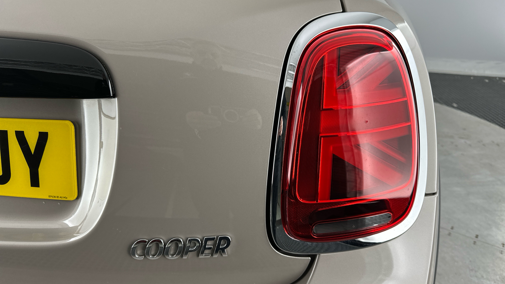 Used MINI 5-Door Hatch 1.5 Cooper Classic Steptronic Euro 6 (s/s) 5dr - Image 23