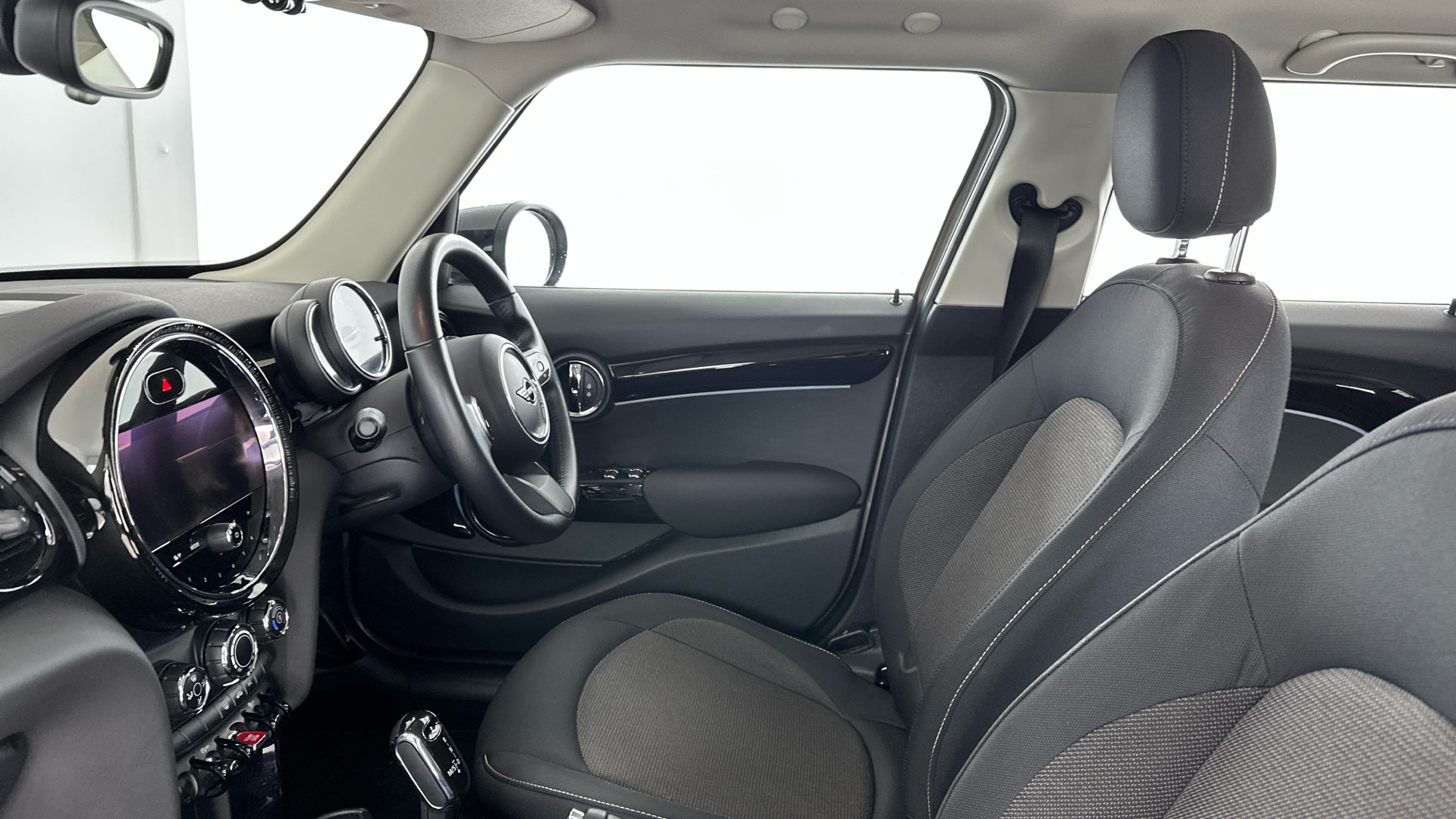 Used MINI 5-Door Hatch 1.5 Cooper Classic Steptronic Euro 6 (s/s) 5dr - Image 26