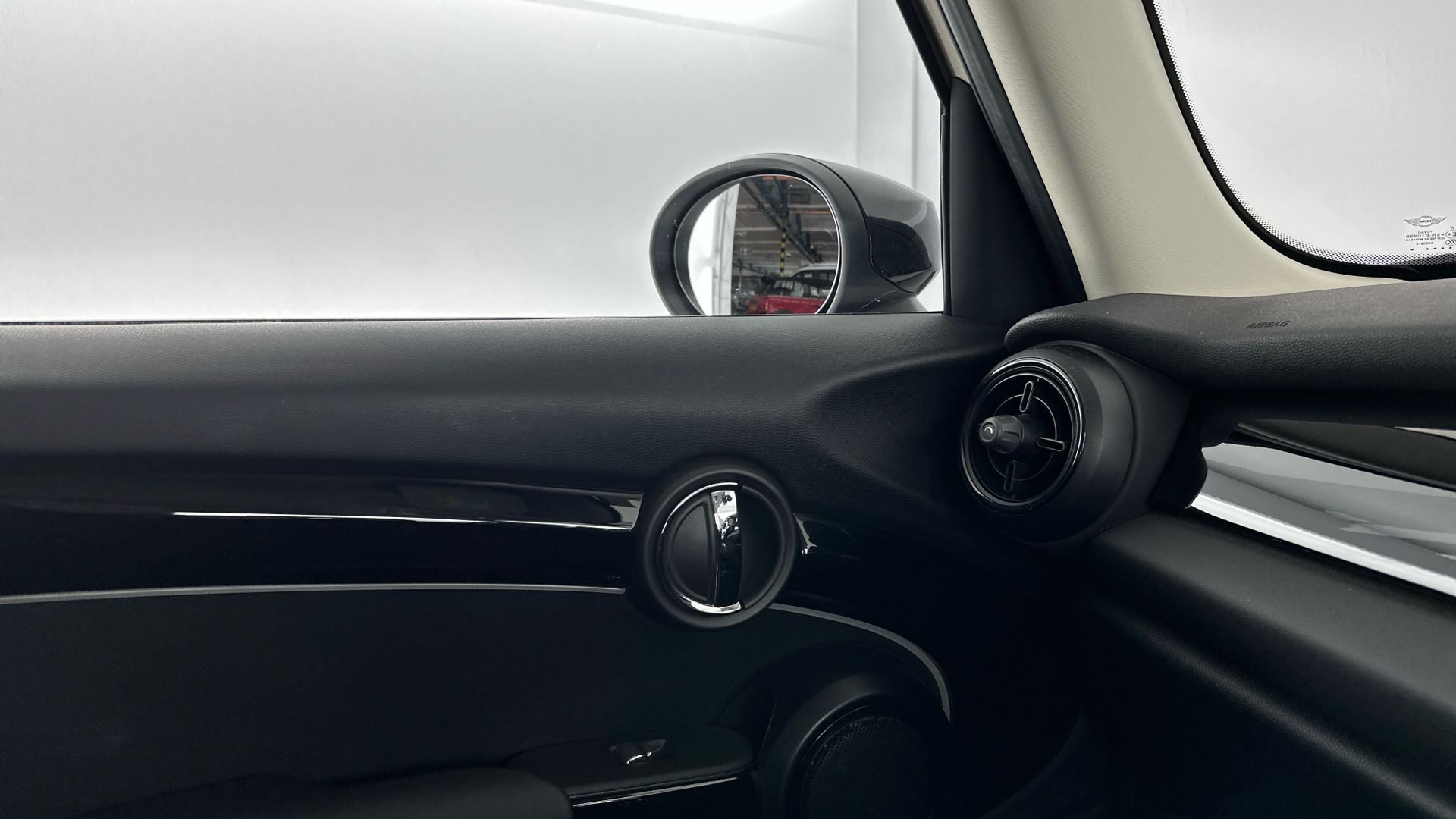 Used MINI 5-Door Hatch 1.5 Cooper Classic Steptronic Euro 6 (s/s) 5dr - Image 32