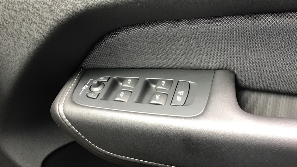 Volvo XC60 B6 AWD (Petrol) RDesign Auto (Winter Pack, Power Child