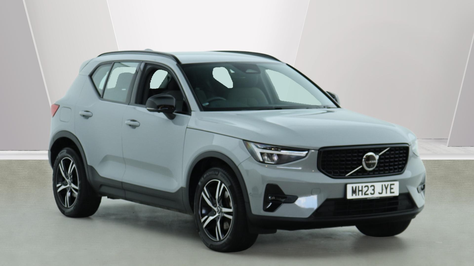 2023 VOLVO XC40