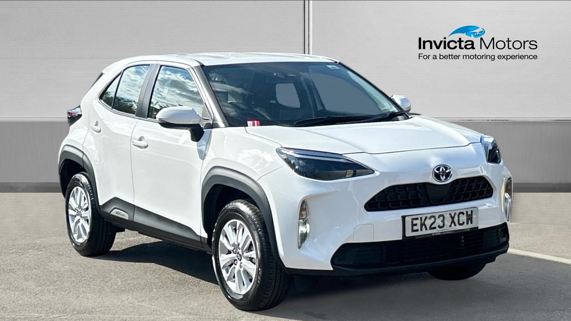 White 2023 Toyota Yaris Cross Estate Front-wheel drive Automatic