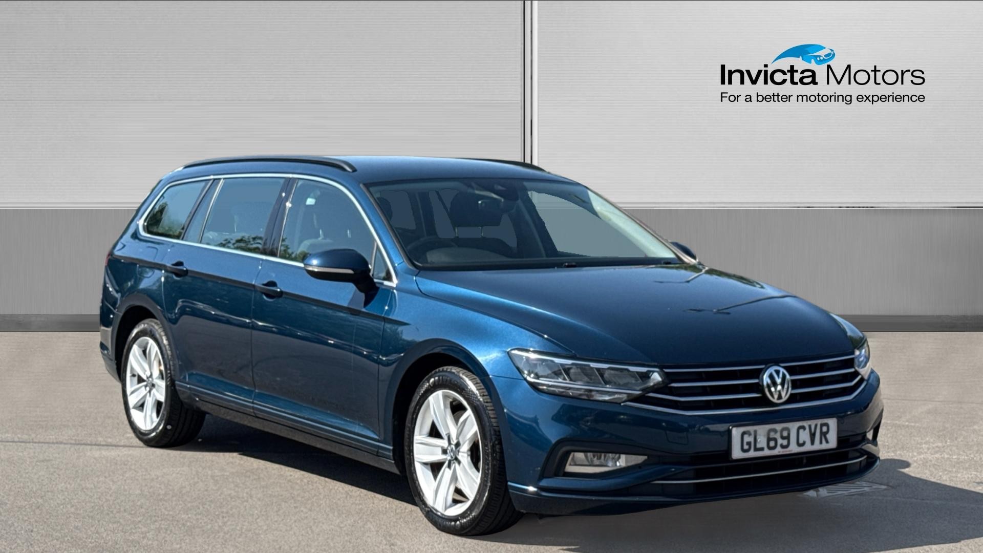 Blue 2019 Volkswagen Passat Estate Front-wheel drive Automatic