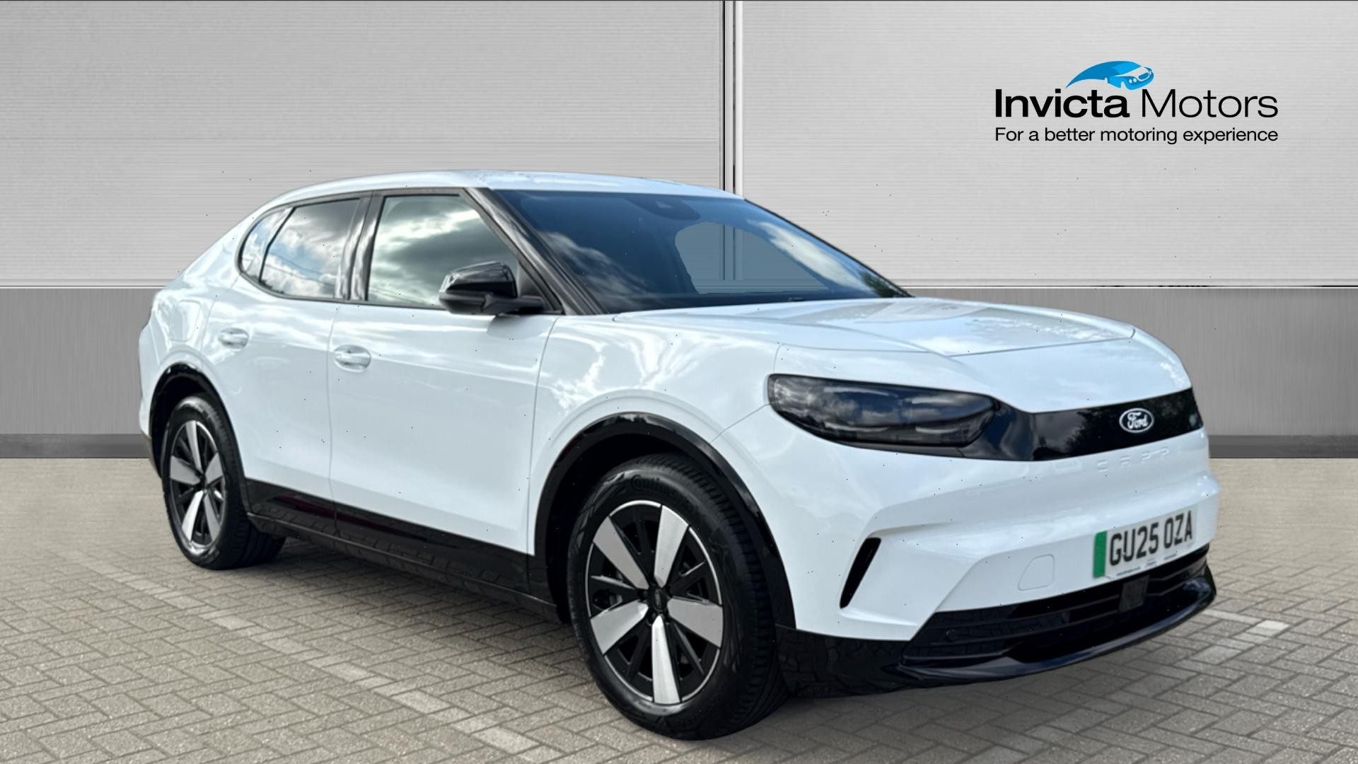 White 2025 Ford Capri SUV/Crossover Rear-wheel drive Automatic