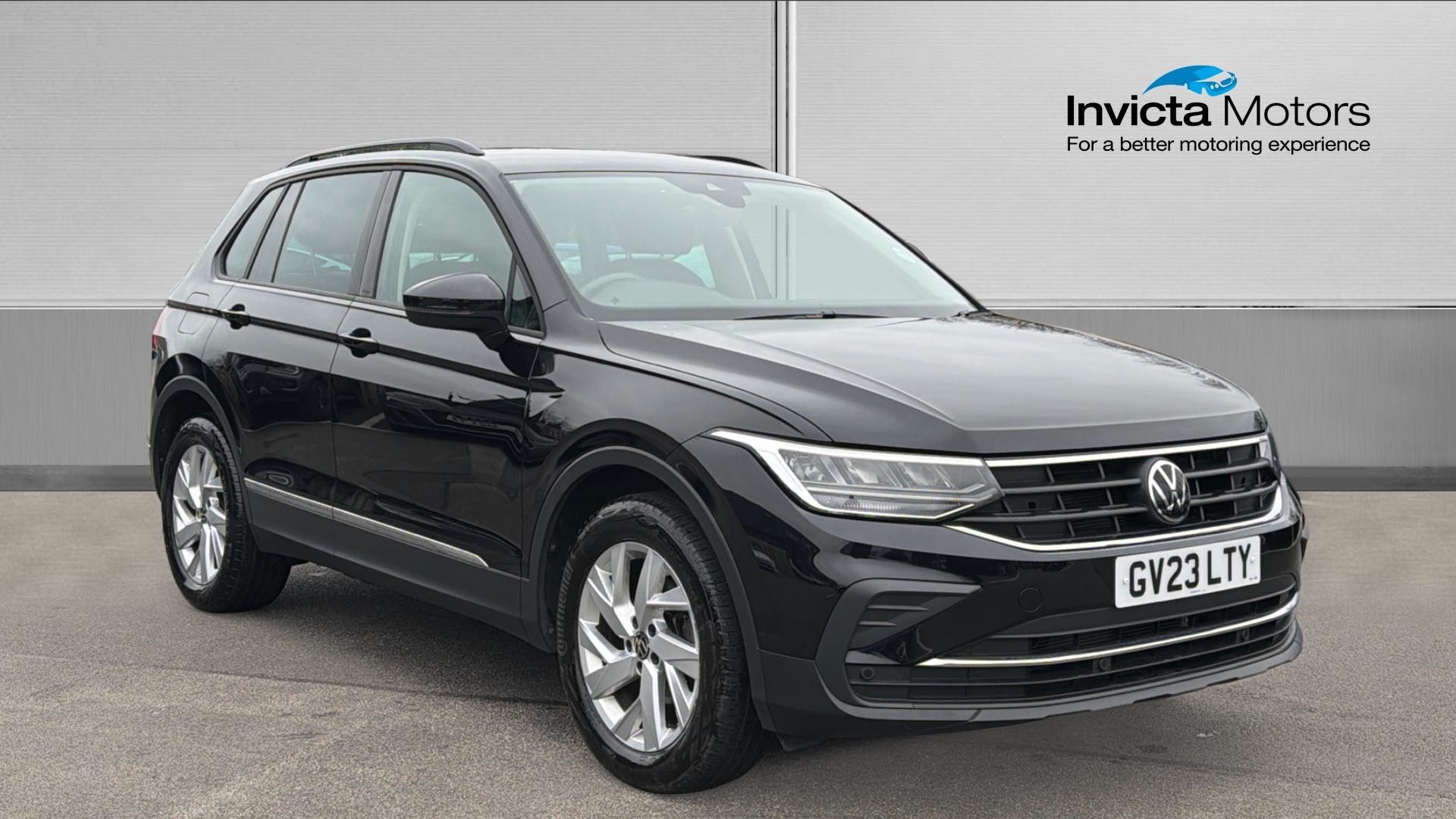 Black 2023 Volkswagen Tiguan 2.0TDI Life DSG SUV/Crossover Front-wheel drive Automatic