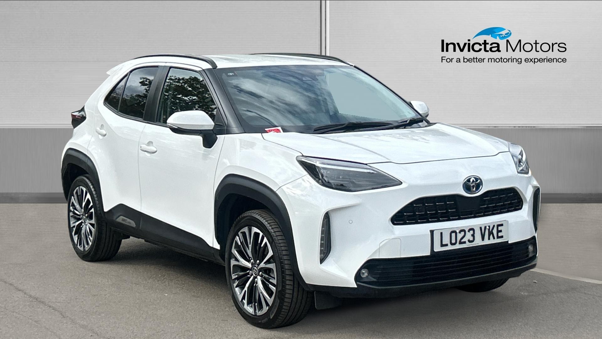 White 2023 Toyota Yaris Cross Estate Front-wheel drive Automatic