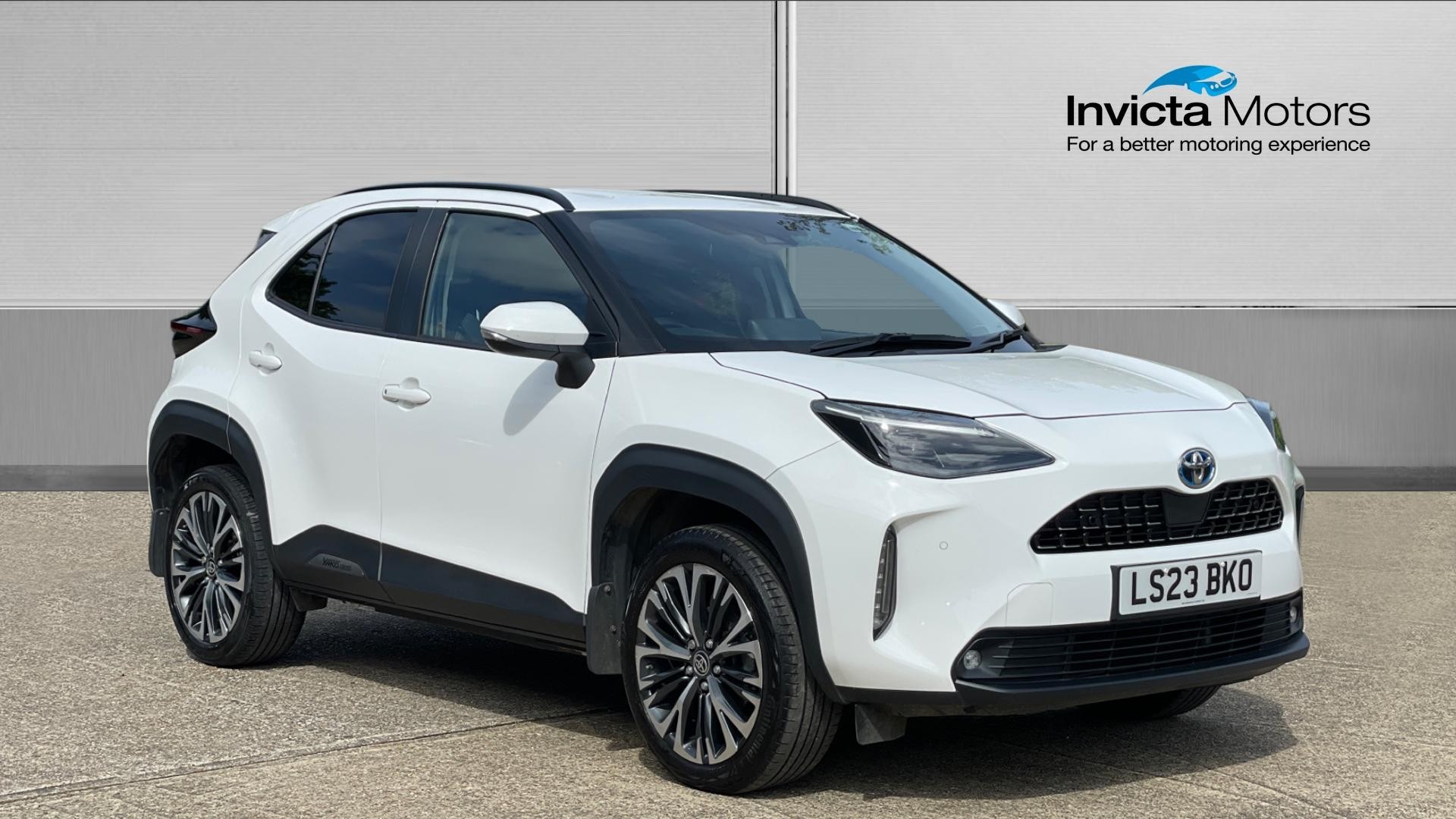 White 2023 Toyota Yaris Cross Estate Front-wheel drive Automatic
