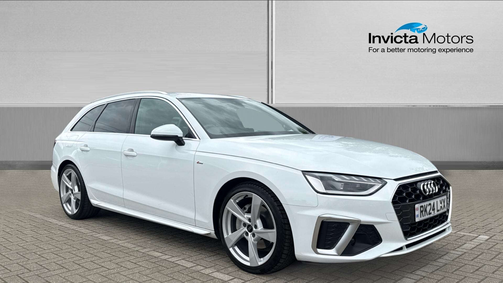 White 2024 Audi A4 Estate Front-wheel drive Automatic