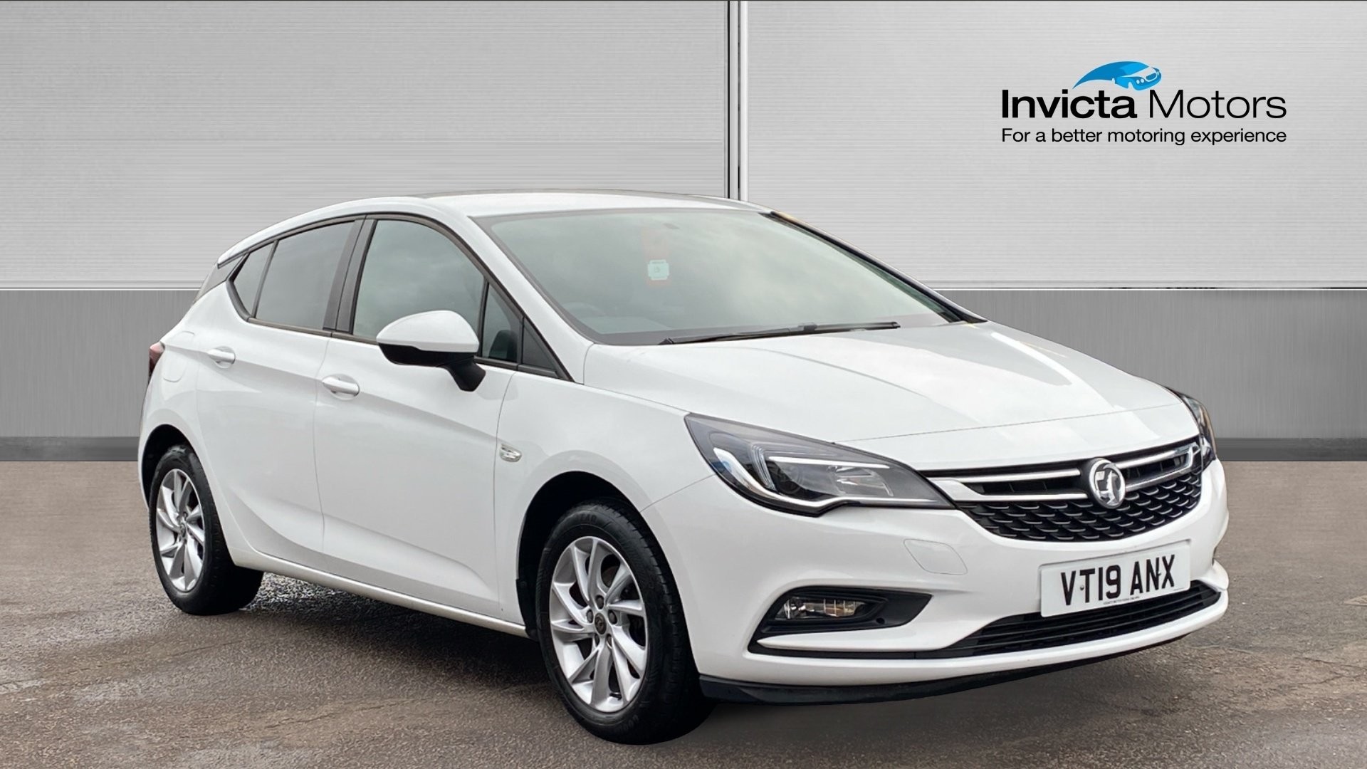 White 2019 Vauxhall Astra Estate Front-wheel drive Manual