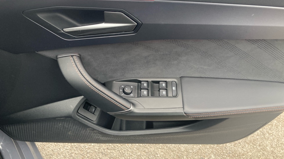 CUPRA Leon 1.5 eTSI 150 V2 5dr DSG Petrol Estate - Image 19