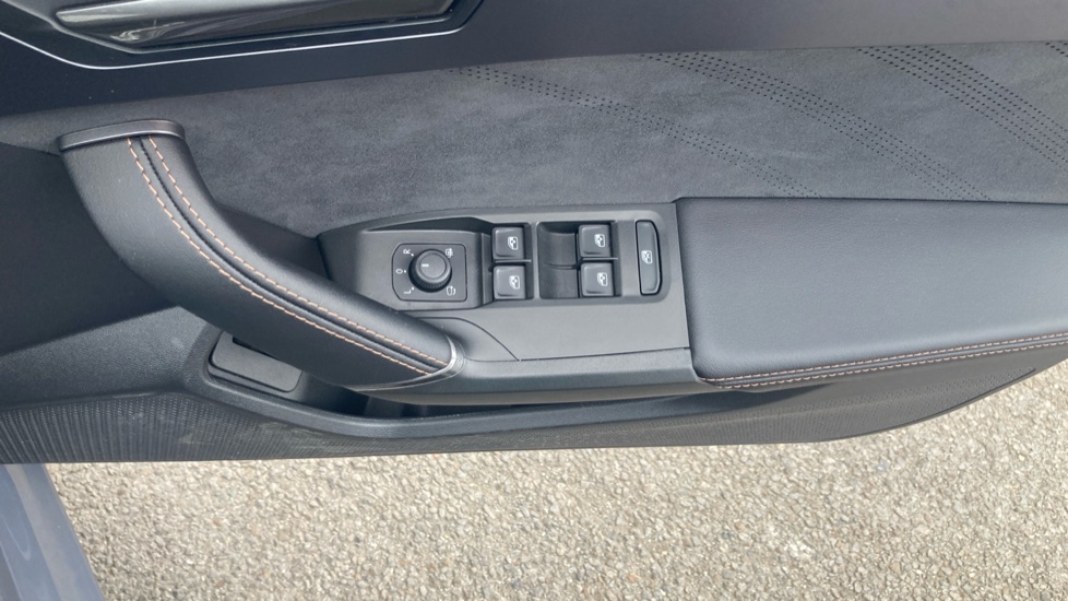 CUPRA Leon 1.5 eTSI 150 V2 5dr DSG Petrol Estate - Image 41