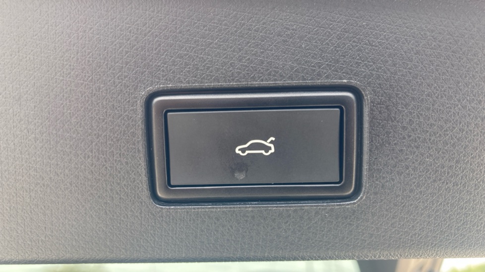 CUPRA Tavascan 210kW V1 77kWh 5dr Auto Electric Estate - Image 25