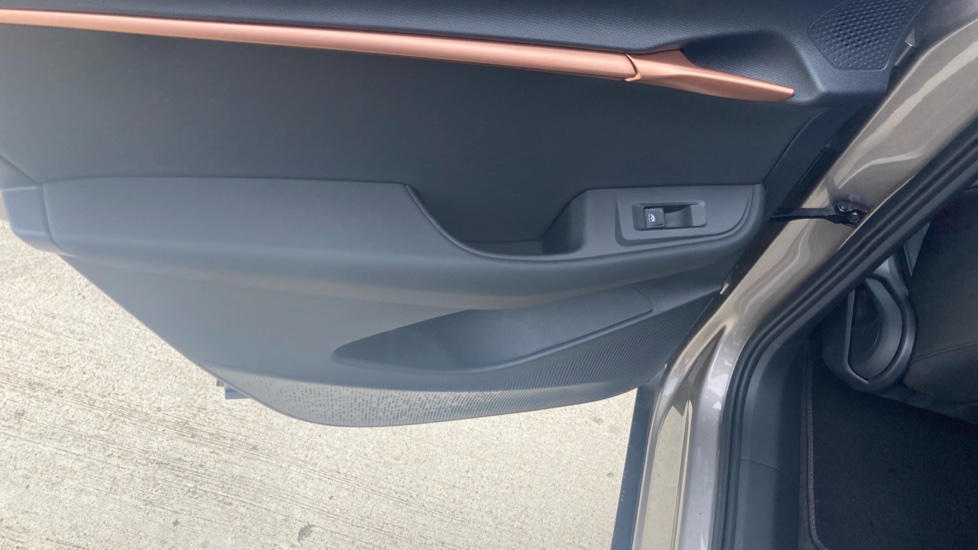 CUPRA Tavascan 210kW V1 77kWh 5dr Auto Electric Estate - Image 32