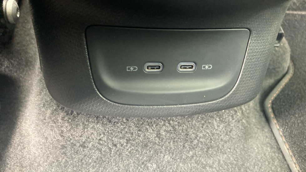 CUPRA Tavascan 210kW V1 77kWh 5dr Auto Electric Estate - Image 38