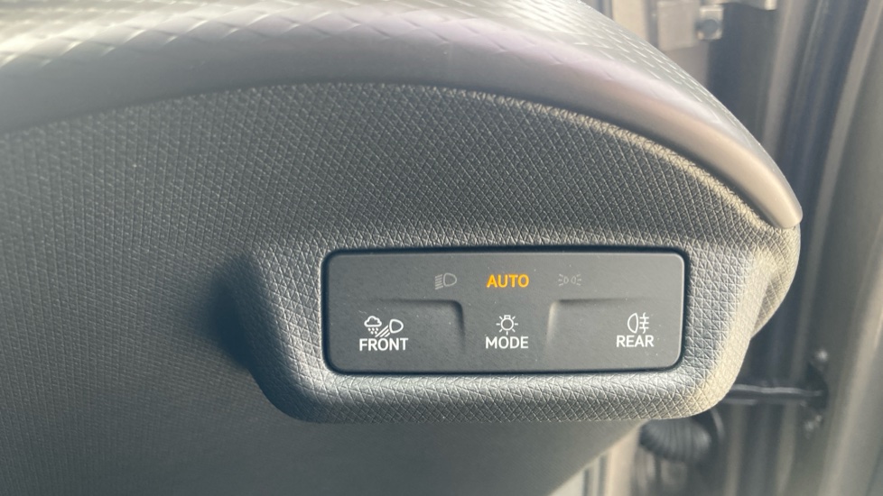 CUPRA Tavascan 210kW V1 77kWh 5dr Auto Electric Estate - Image 39