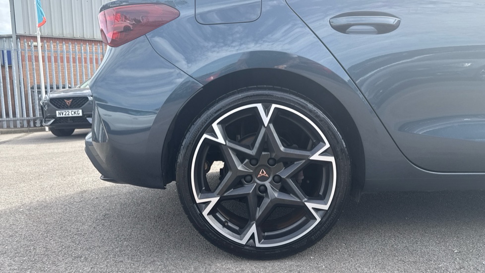 CUPRA Leon 1.5 eTSI 150 V2 5dr DSG Petrol Hatchback - Image 5