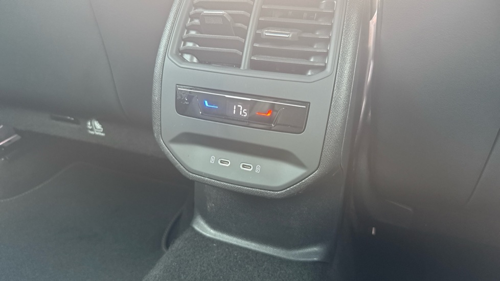 CUPRA Leon 1.5 eTSI 150 V2 5dr DSG Petrol Hatchback - Image 21