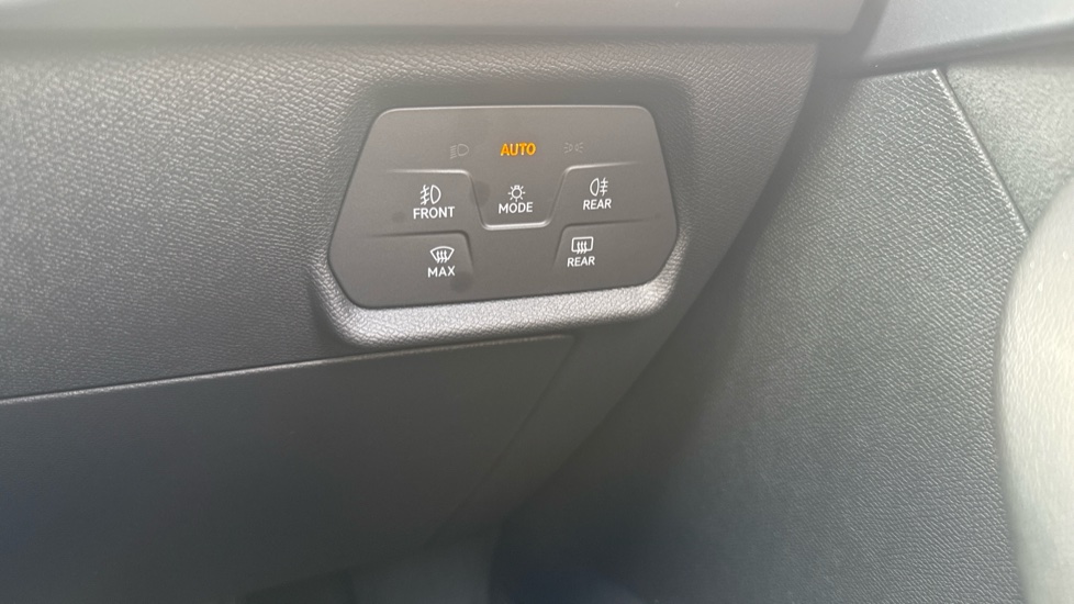 CUPRA Leon 1.5 eTSI 150 V2 5dr DSG Petrol Hatchback - Image 38