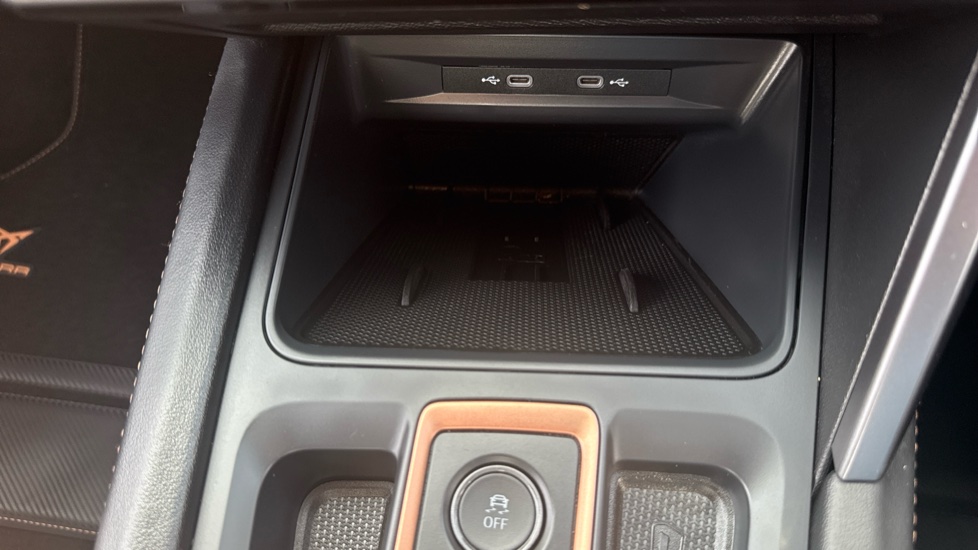 CUPRA Leon 1.5 eTSI 150 V2 5dr DSG Petrol Hatchback - Image 39