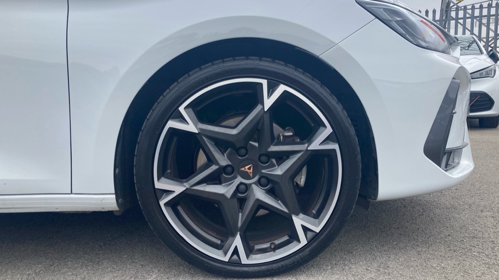 CUPRA Leon 1.5 eTSI 150 V2 5dr DSG Petrol Hatchback - Image 5