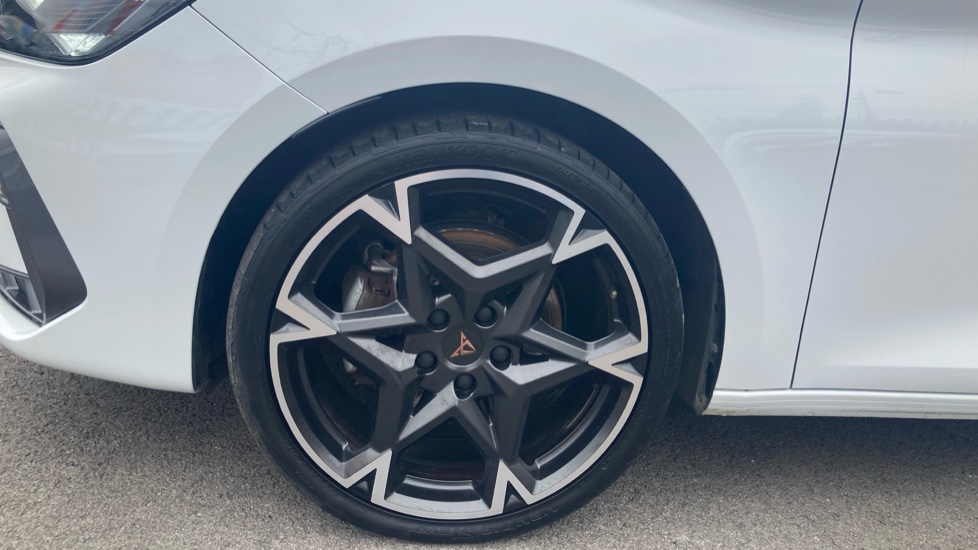 CUPRA Leon 1.5 eTSI 150 V2 5dr DSG Petrol Hatchback - Image 32