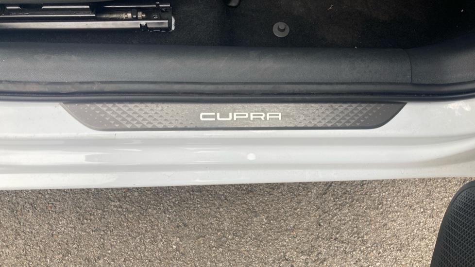 CUPRA Leon 1.5 eTSI 150 V2 5dr DSG Petrol Hatchback - Image 39