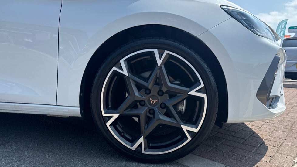 CUPRA Leon 1.5 eTSI 150 V2 5dr DSG Petrol Hatchback - Image 5