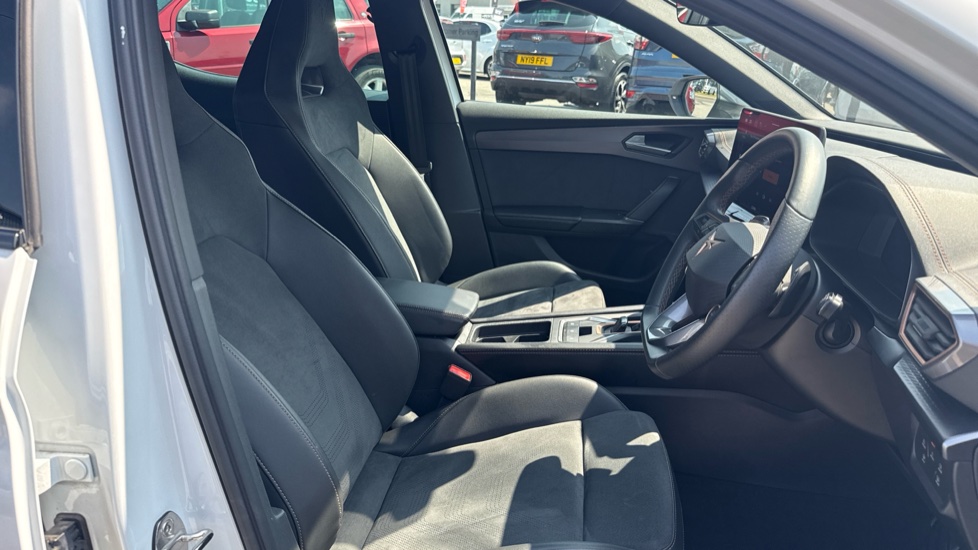 CUPRA Leon 1.5 eTSI 150 V2 5dr DSG Petrol Hatchback - Image 15