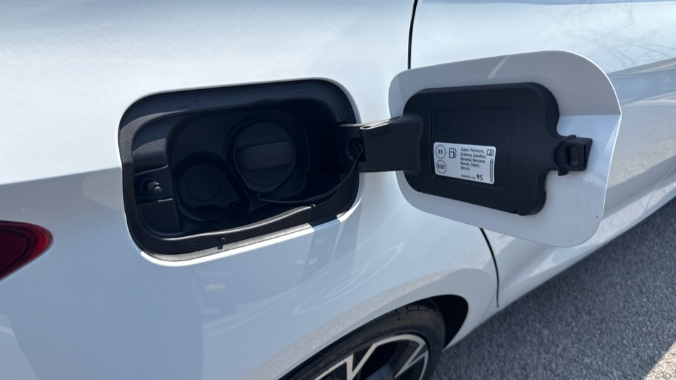CUPRA Leon 1.5 eTSI 150 V2 5dr DSG Petrol Hatchback - Image 25
