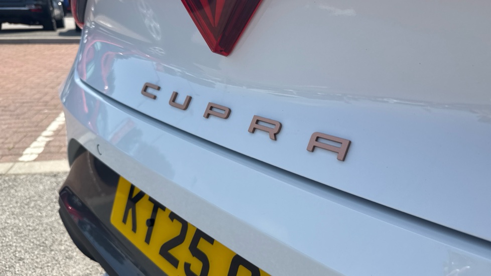 CUPRA Leon 1.5 eTSI 150 V2 5dr DSG Petrol Hatchback - Image 27