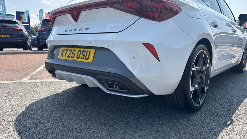 CUPRA Leon 1.5 eTSI 150 V2 5dr DSG Petrol Hatchback - Image 29