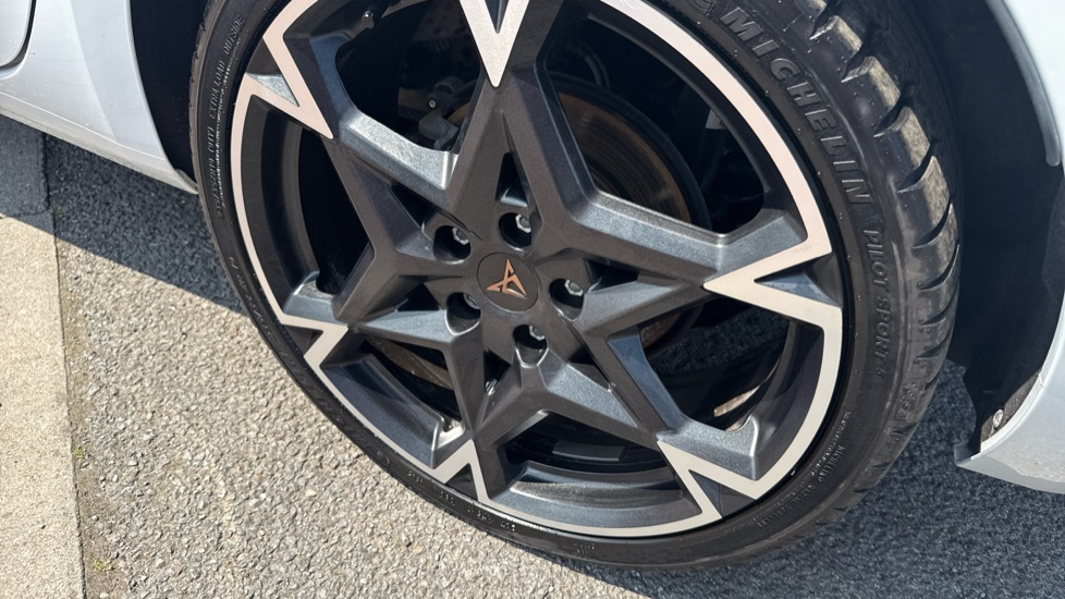 CUPRA Leon 1.5 eTSI 150 V2 5dr DSG Petrol Hatchback - Image 31