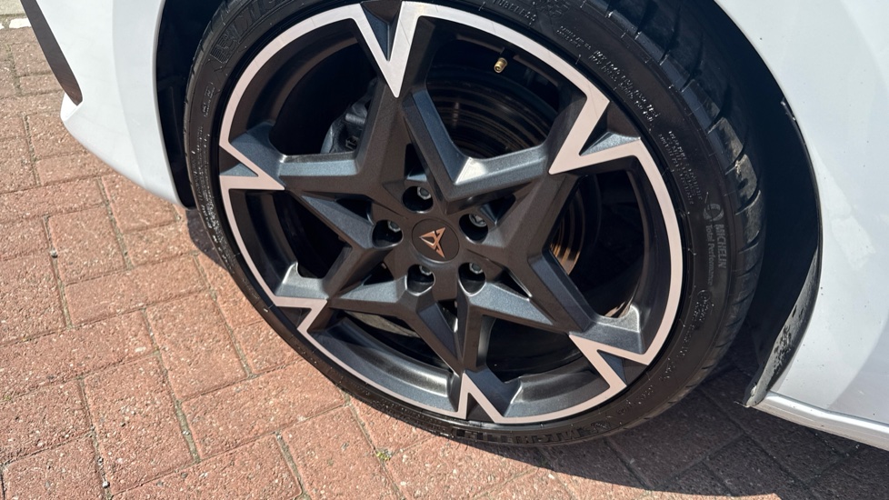 CUPRA Leon 1.5 eTSI 150 V2 5dr DSG Petrol Hatchback - Image 32