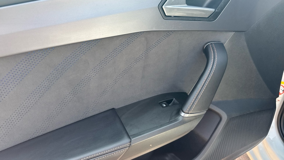 CUPRA Leon 1.5 eTSI 150 V2 5dr DSG Petrol Hatchback - Image 40