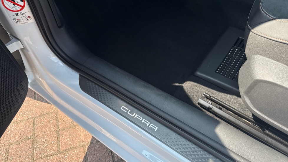 CUPRA Leon 1.5 eTSI 150 V2 5dr DSG Petrol Hatchback - Image 41